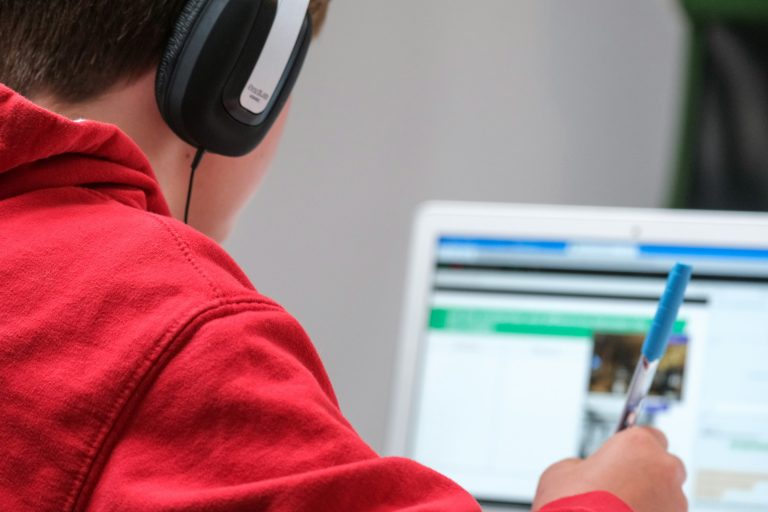Smart Ways to Finance Your Child’s Summer Education